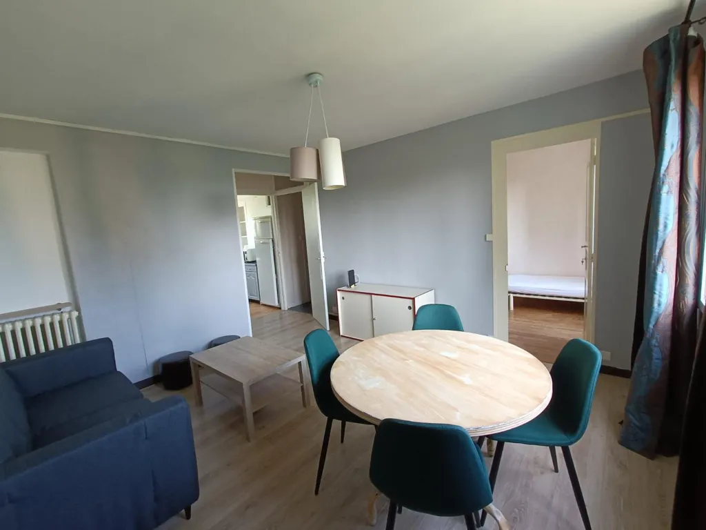 Söögituba - 3-Bedroom Apartment with Open Kitchen in Angers