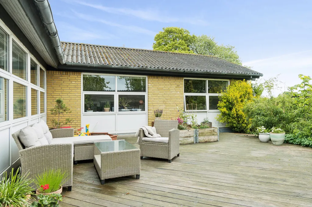 Terrass - Villa with South-Facing Terrace in Næstved
