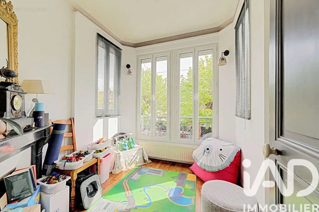 Chambres - Maison 10 pièces à Lagny-Sur-Marne