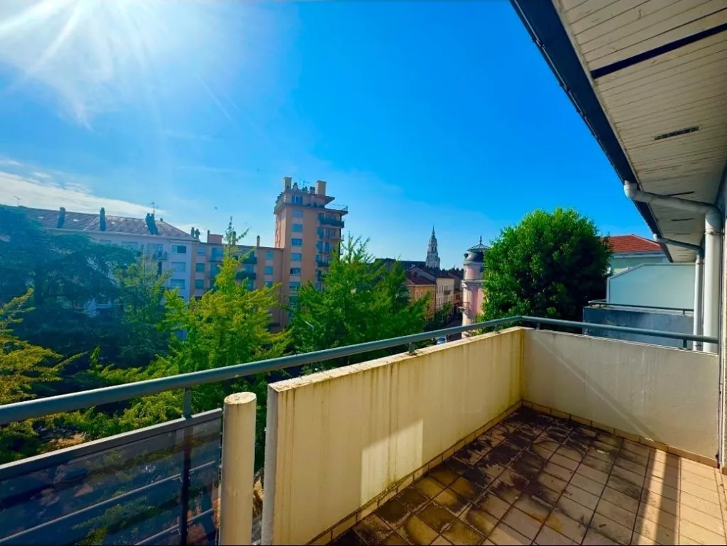 Balcon - Appartement avec Balcon et Garage au Centre de Bourg-en-Bresse