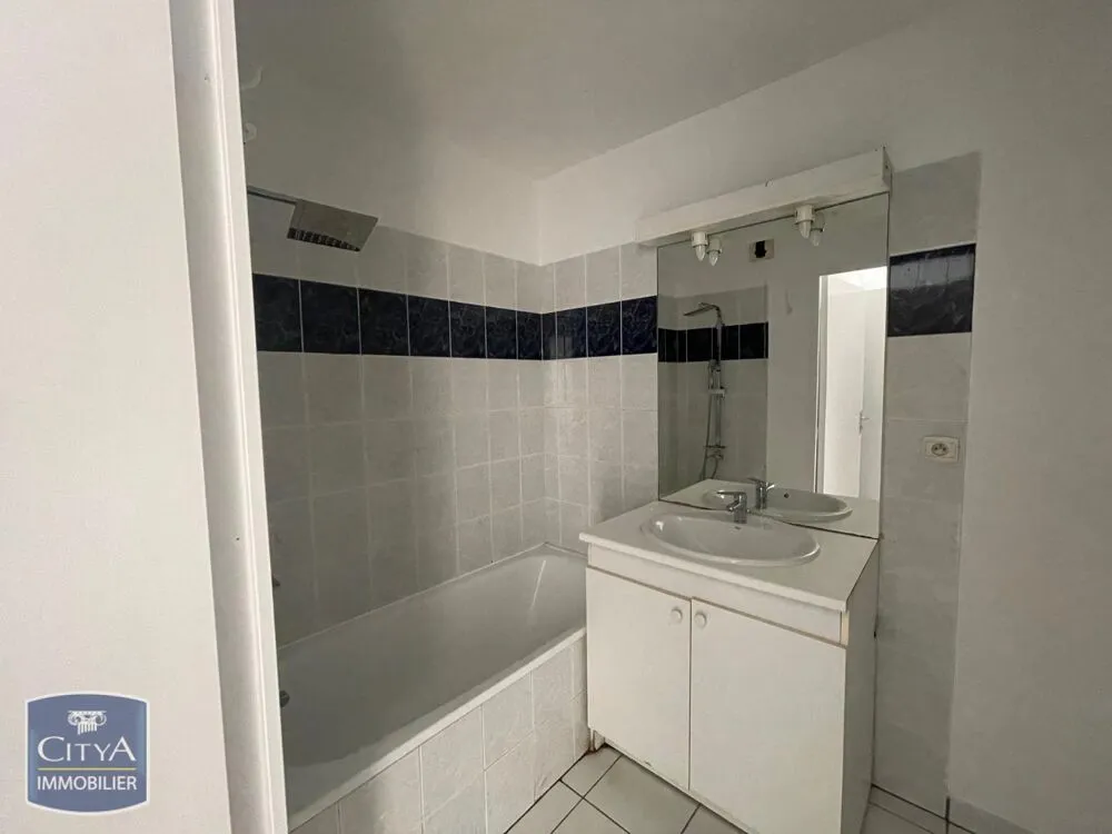 Salles de bain - Appartement T3 avec Balcon à Lons