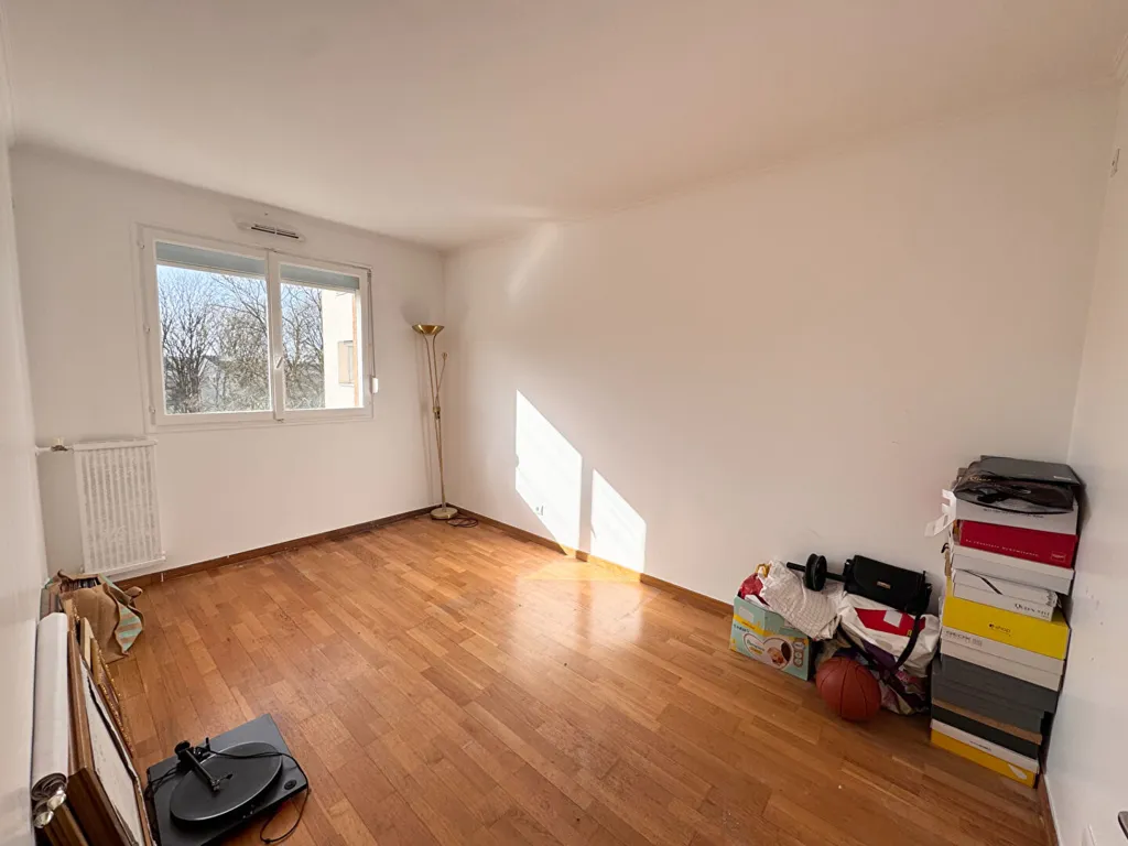 Stanze - 4-Piece Flat with Balcony in Viry-Châtillon