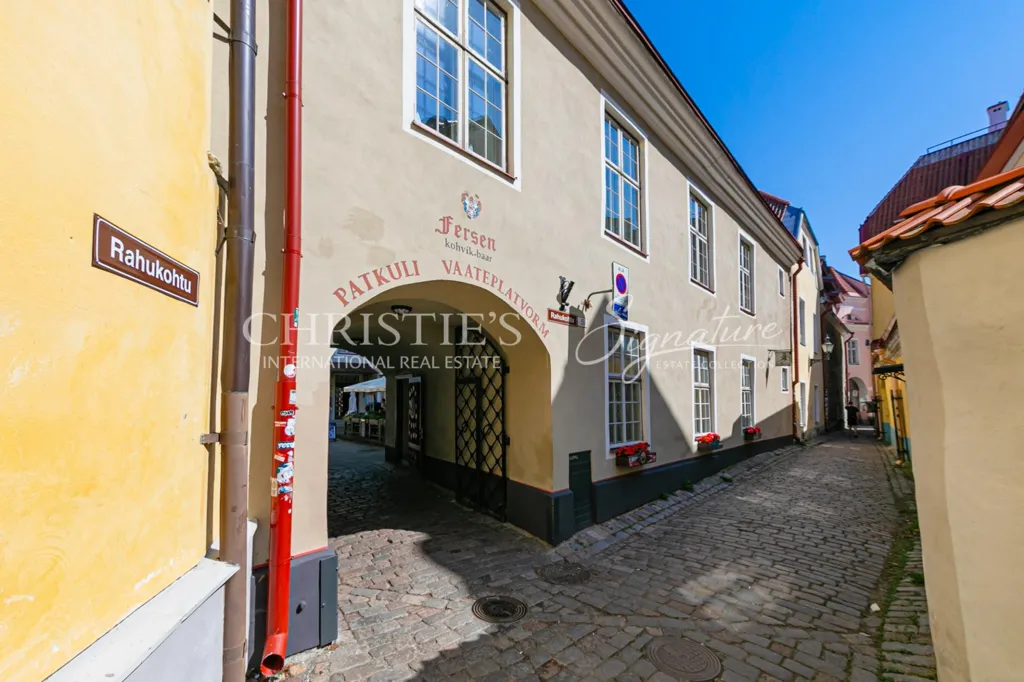 Jardín - Historic 4-Bedroom Flat in Tallinn City Centre