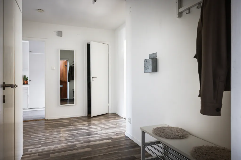 Esik - Modern Flat with Balcony in Vendelsö