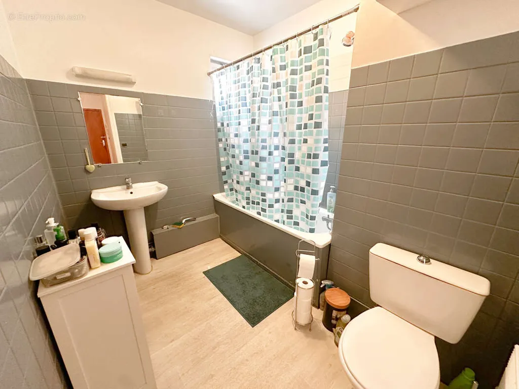 Vannitoad - Bright Studio in Lille City Centre