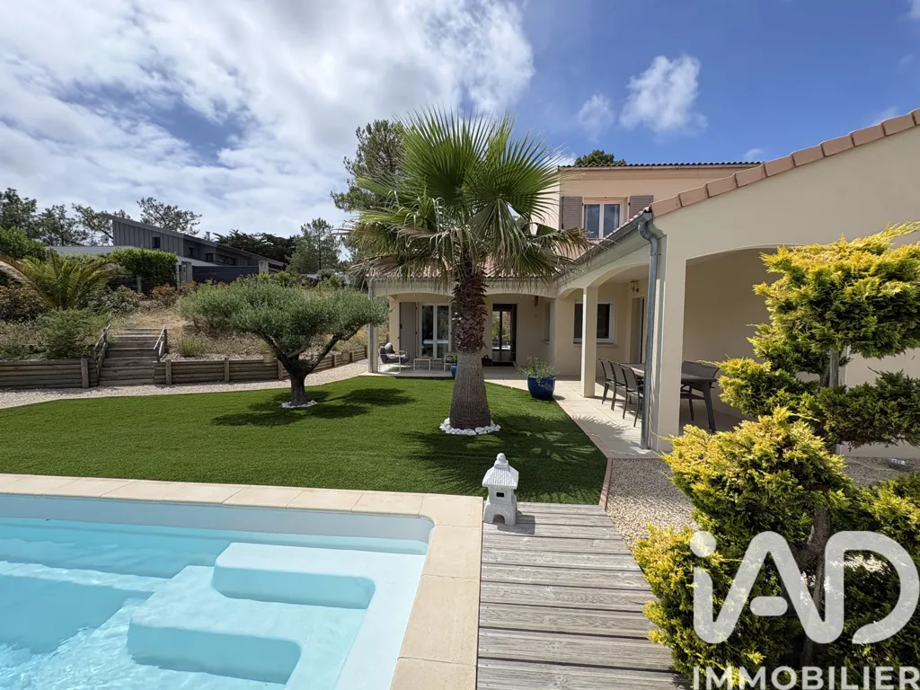 Piscina - Modern House with Pool in Saint-Jean-De-Monts