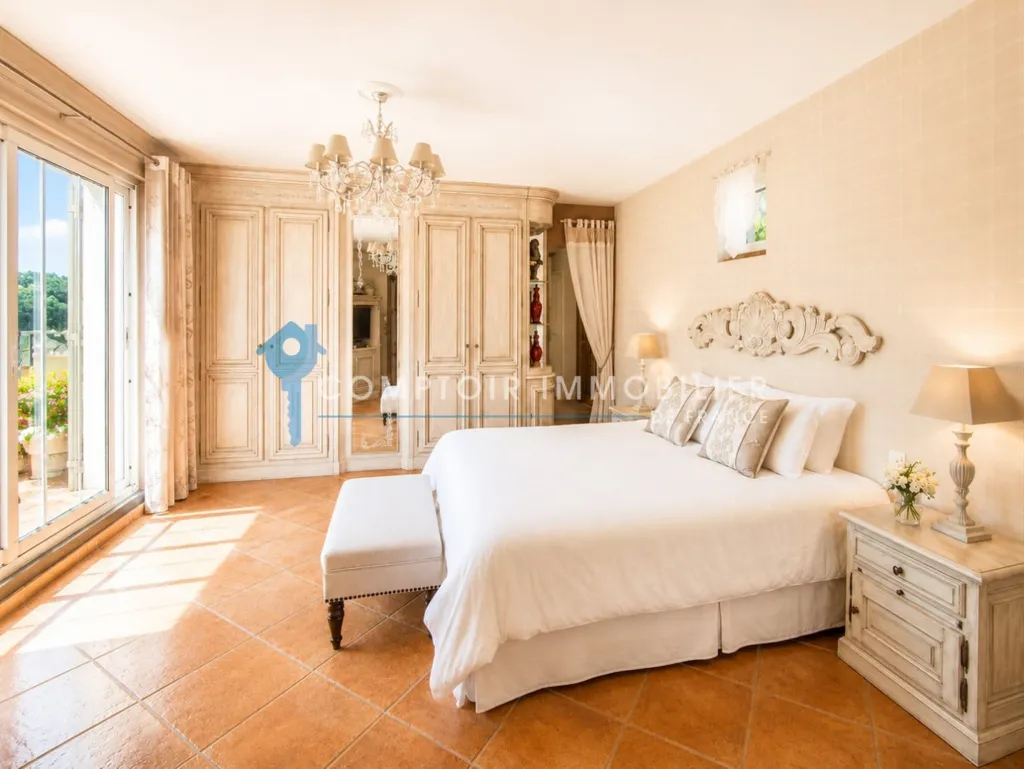 Bedrooms - Luxury House with Pool in Les Baux de Provence