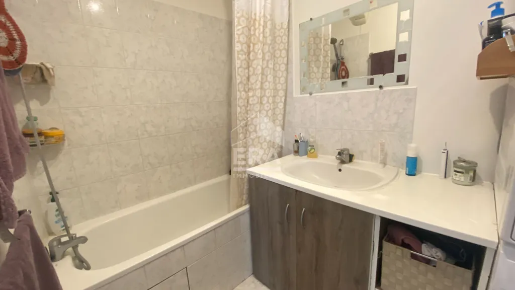 Vannitoad - 3-Bed Apartment with Balcony in Orléans