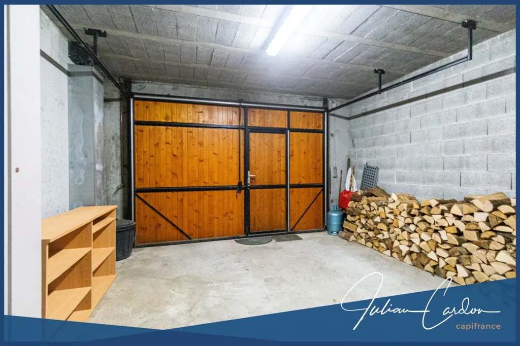 Garage - Maison d'Architecte avec Terrasse à Cuvat