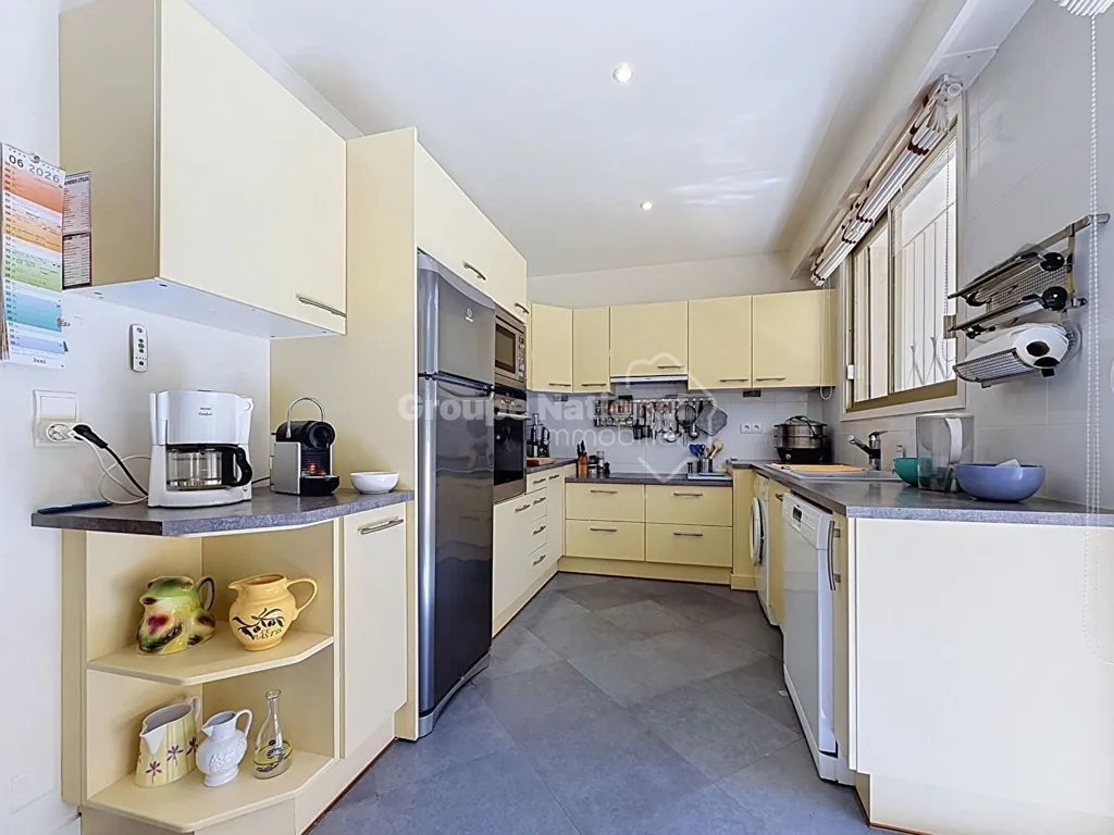 Cuisine - Appartement avec Vue Mer et Piscine à Cannes