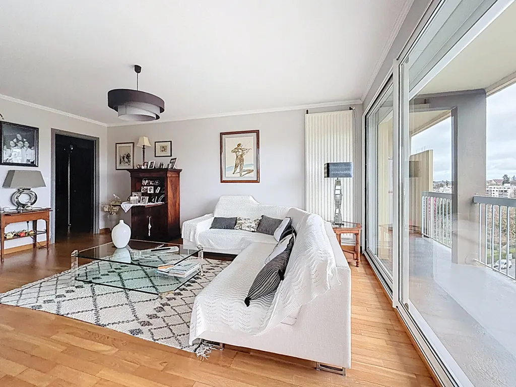 Séjour - Appartement 5 Pièces Dernier Étage Proche Centre Ville à Chartres