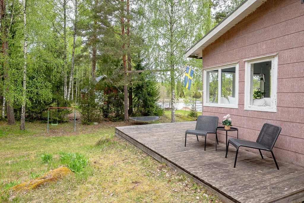 Terrasse - Holiday Home with Lakeside Plot in Övre Malmen