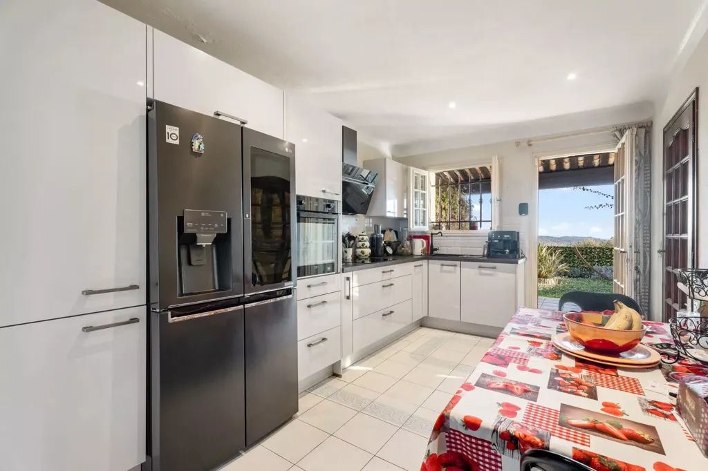 Kitchen - Villa with Sea View in Grasse