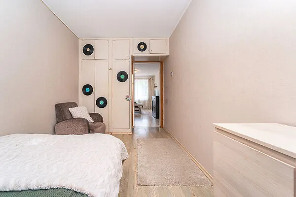 Magamistoad - Apartment with Separate Bathrooms in Mustamäe, Tallinn