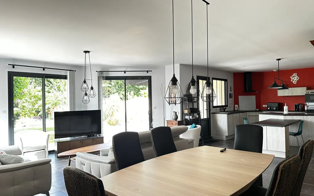 Söögituba - Contemporary House with Garden in Soubise