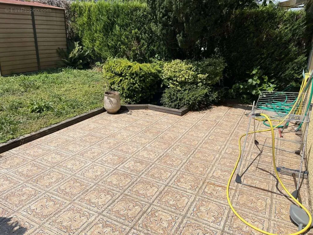 Terrasse - Maison Calme avec Jardin à Audincourt