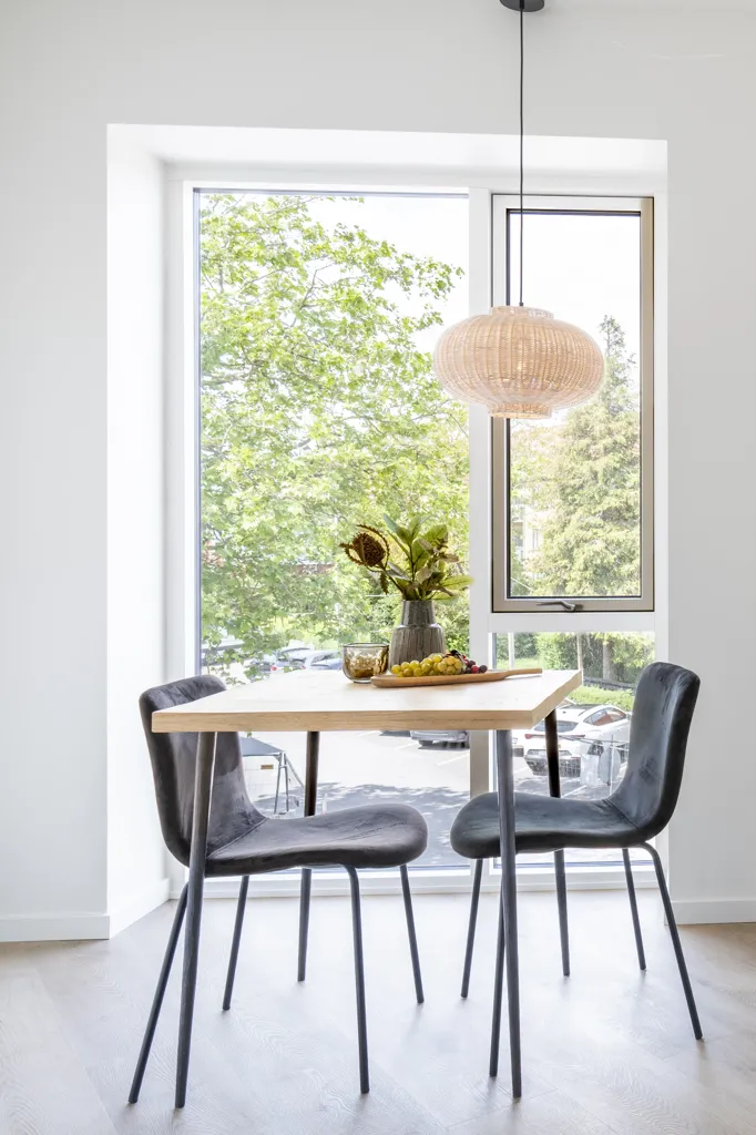 Söögituba - Modern 1-Bed Flat with EV Charging in Nørrelund
