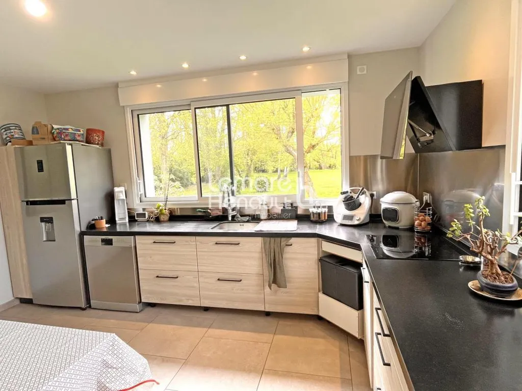 Köök - Contemporary House with Riverfront in 3500 m² Park