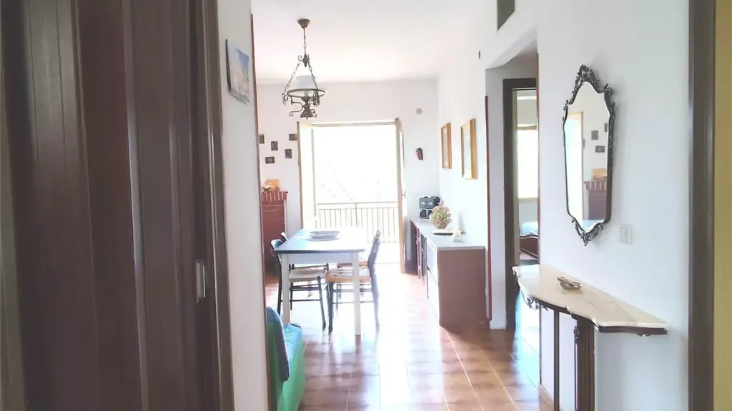 Esik - Apartment with Balcony in Balsorano