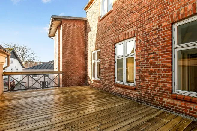 Balcon - Six-Bedroom Flat with Terrace in Varde