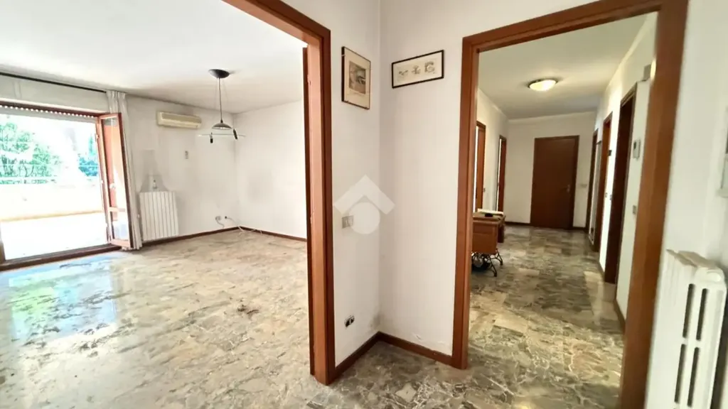 Entrée - Four-Room Apartment with Terrace in Milan