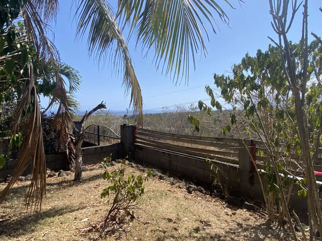 Giardino - House with Mountain View in Bois d’Olives