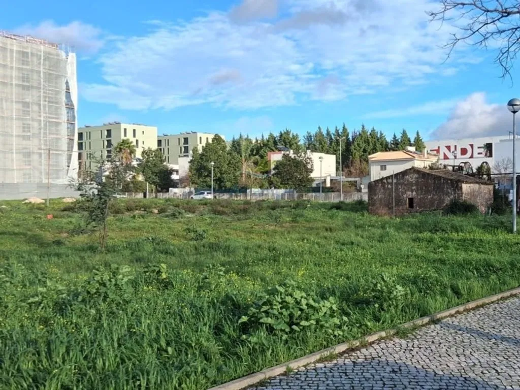 Jardin - Large Commercial Unit in Loulé, Algarve