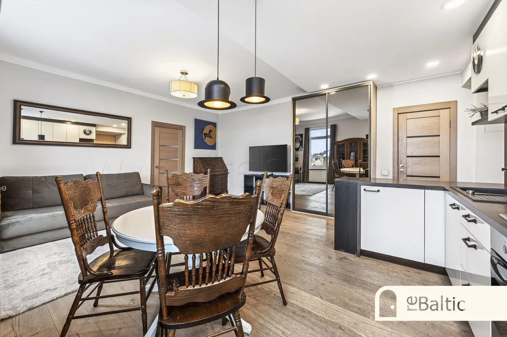 Salle à manger - Two-Bedroom Apartment with Balcony in Old Town