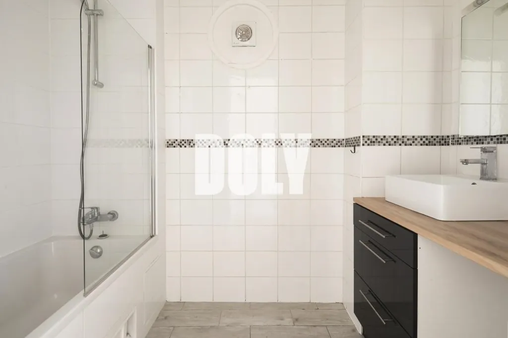Salles de bain - Appartement 5 Pièces avec Ascenseur à Saint-Mandé