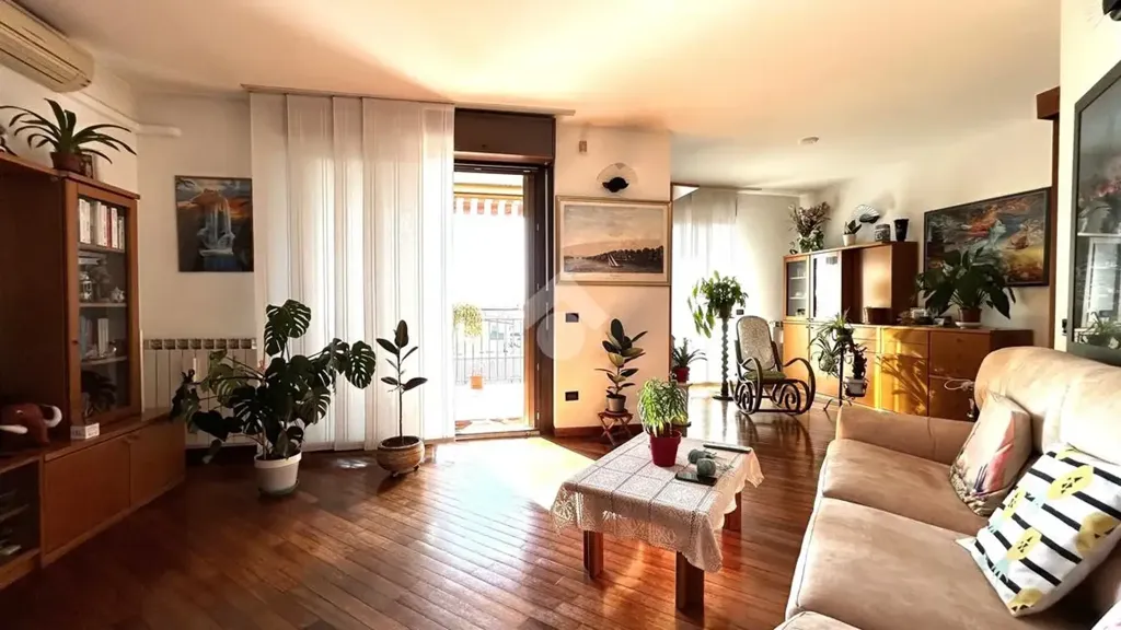 Soggiorno - Duplex con piscina a Settimo Milanese