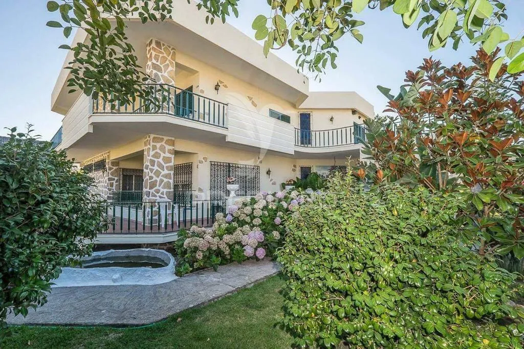 Aed - Classical 1970s House with Pool Space in Belverde