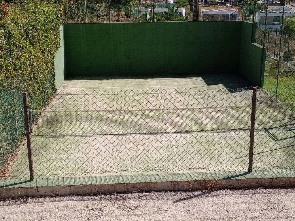 Bassein - Semi-detached House with Pool in Estepona