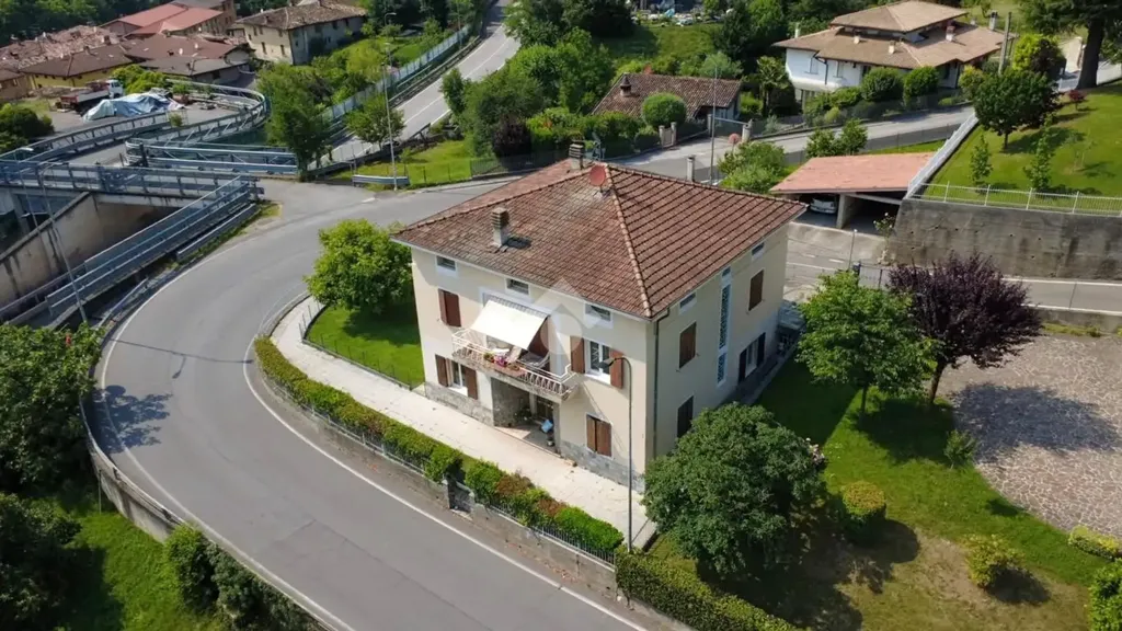 Õhuvaade - Bifamiliar Villa with Garden in Barghe
