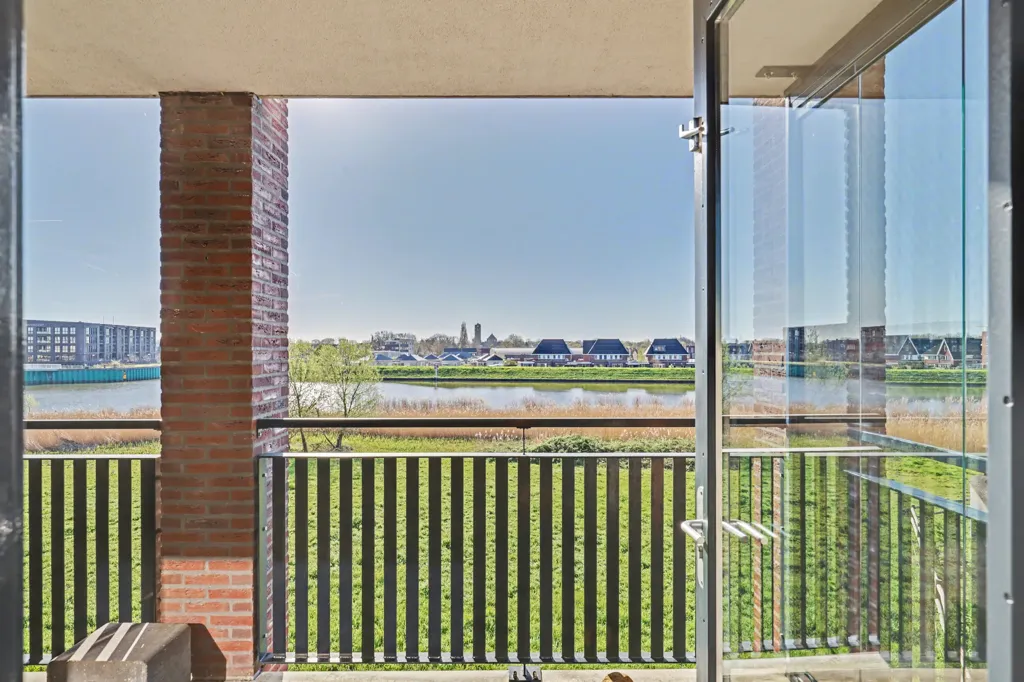Rõdu - Corner Flat with River View in Brandepoort