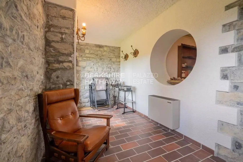 Entrée - Liberty-Style Villa with Park in Valle Intelvi
