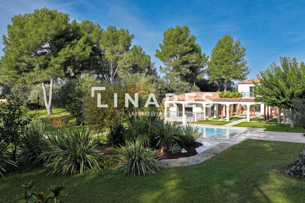 Bassein - Villa with Pool and 28,000 m² Park in Llinares