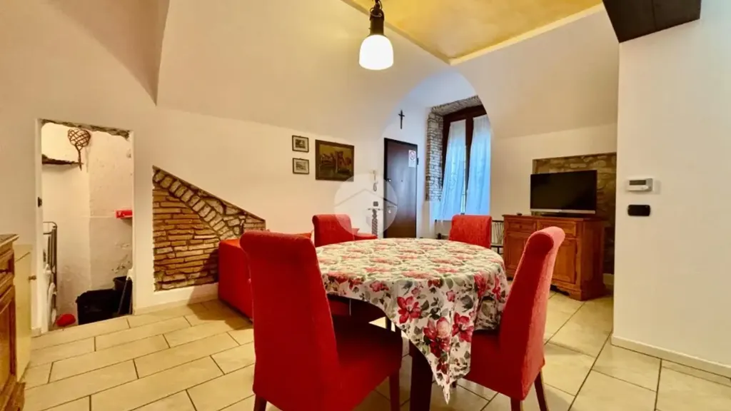 Salle à manger - Rustic Trilocale with Vaulted Ceiling in Desenzano del Garda