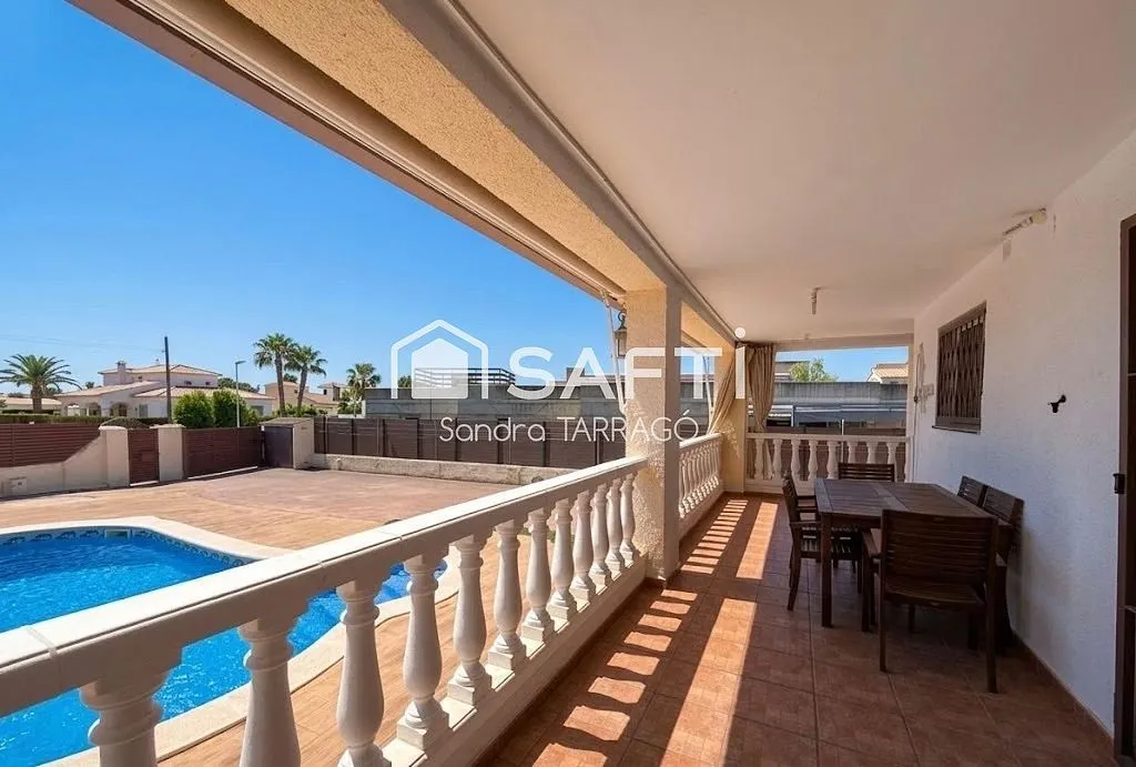 Terrass - Family House with Pool in Cunit
