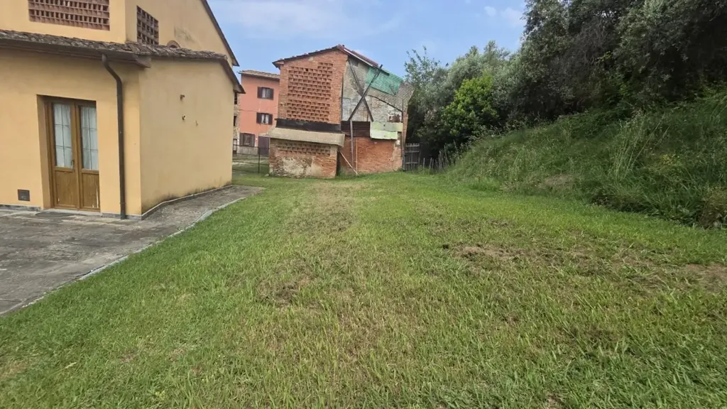 Aed - Rustic Villa with Garden in Montecarlo