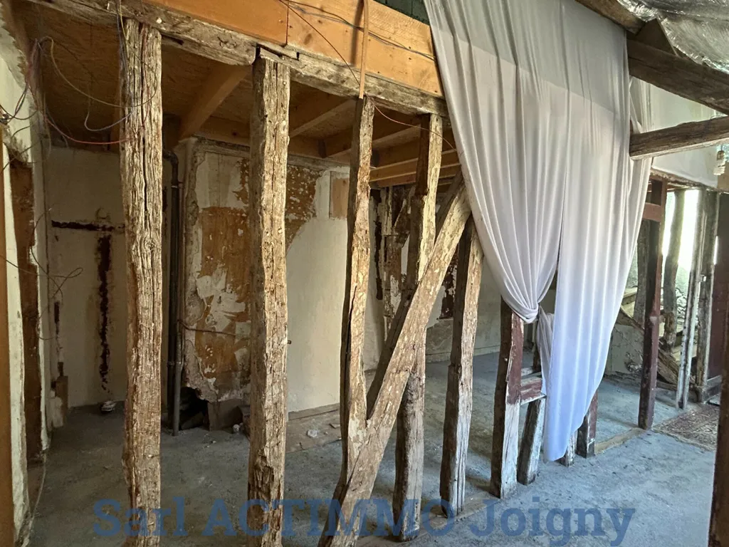 Stanze - Historic House for Renovation in Joigny