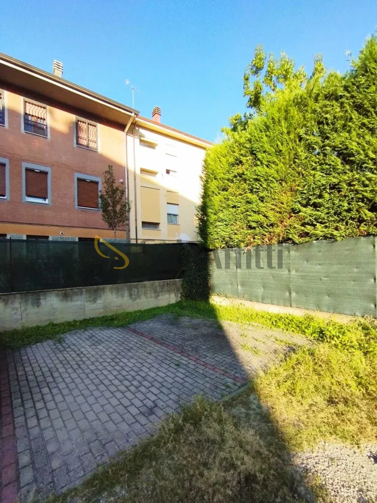 Aed - Single Parking Space with Electric Gate in Modena