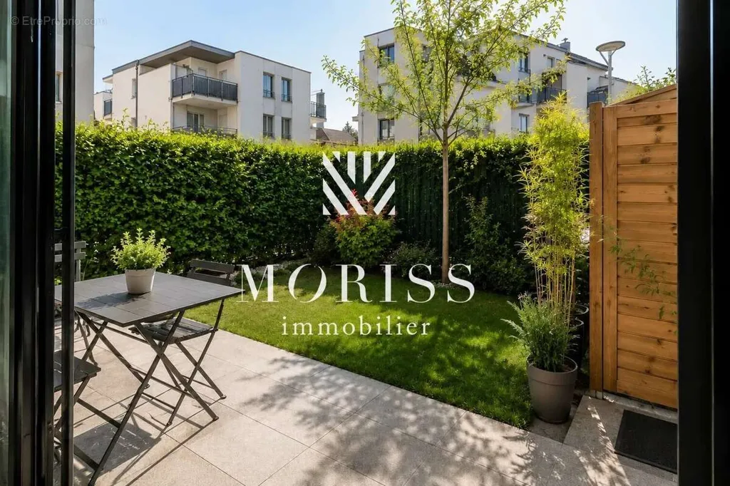Garden - 3-Bedroom Garden Flat in Asnières