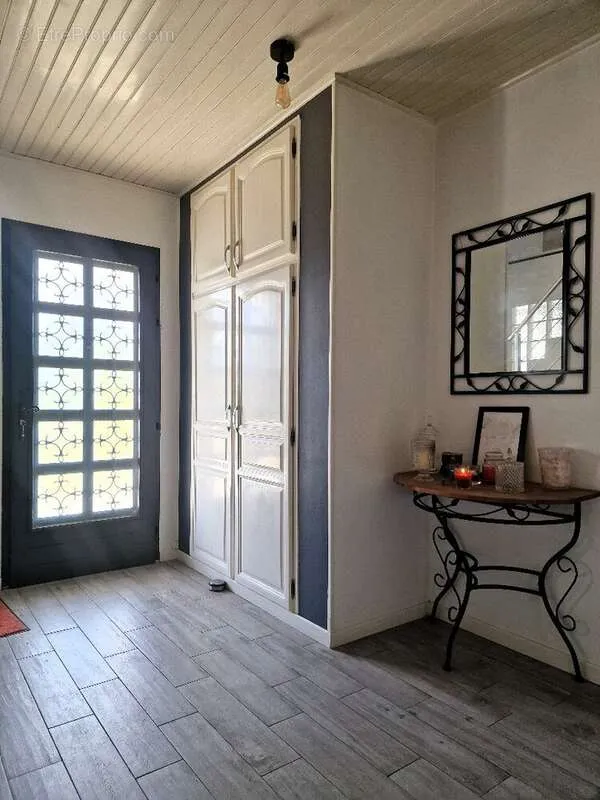 Entrée - Maison Traditionnelle avec Jardin à Ramous