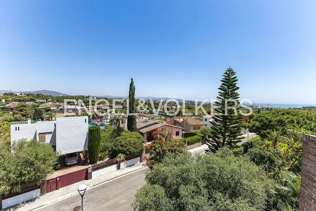 Giardino - Architectural Villa with Terrace in L'Aragai