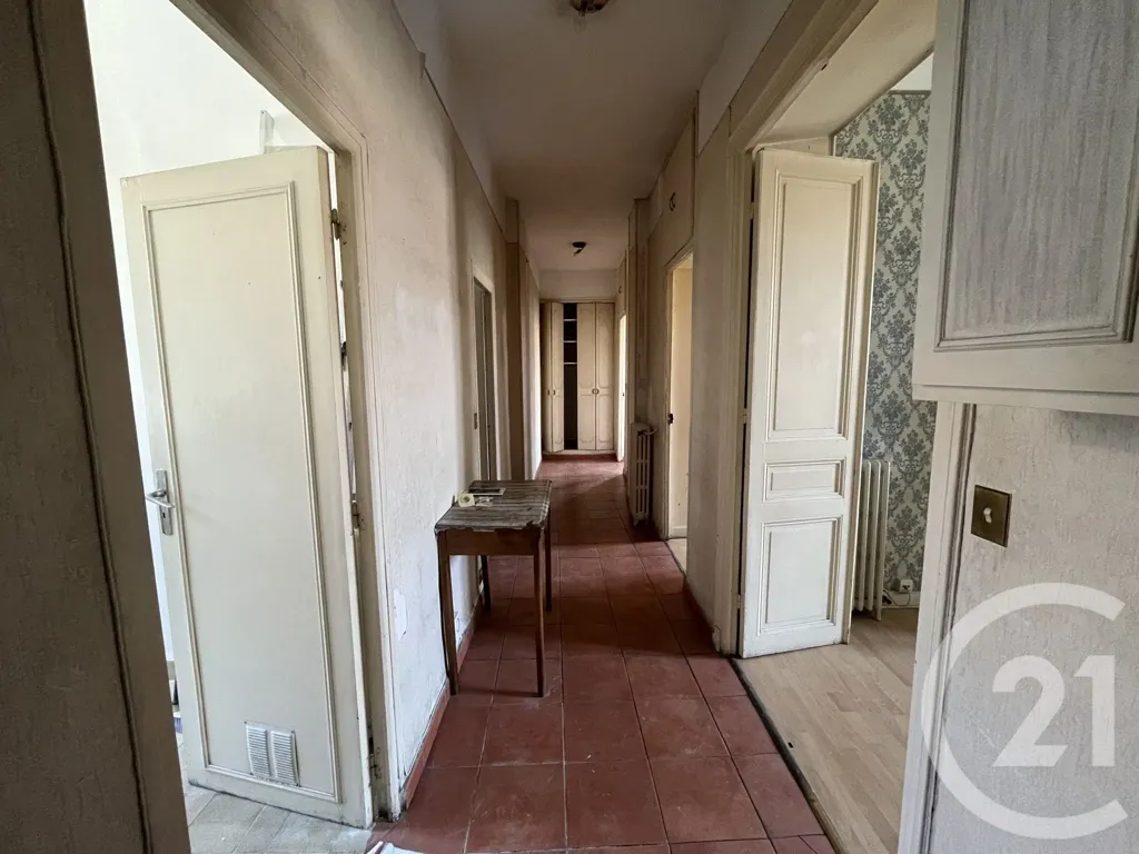 Esik - 4-Bedroom Apartment with High Ceilings in Nice