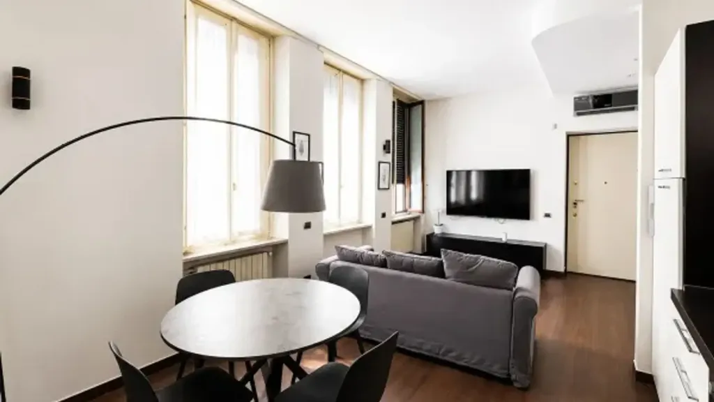 Elutuba - Rustic-Style Flat with Double Exposure in Milan