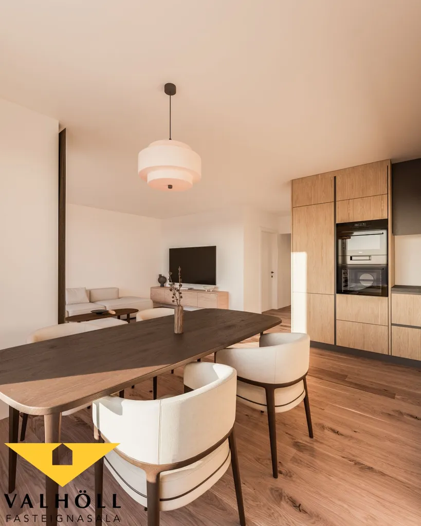 Sala da pranzo - Modern Apartment with Balcony in Reykjanesbær