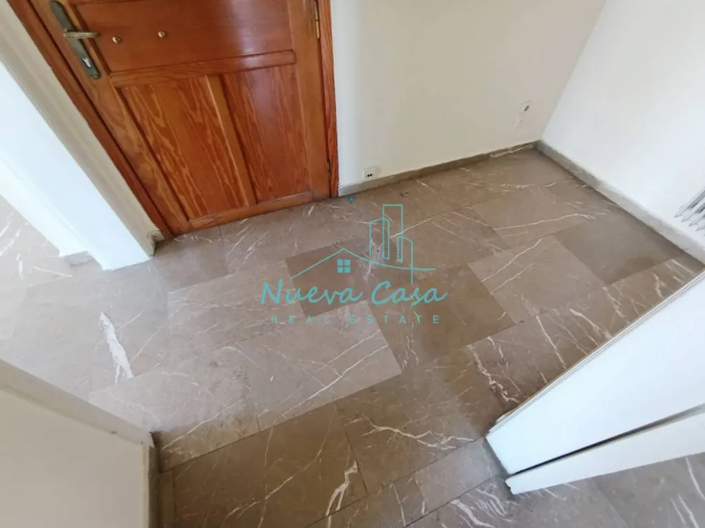 Esik - 2nd Floor Apartment with Balcony in Patras
