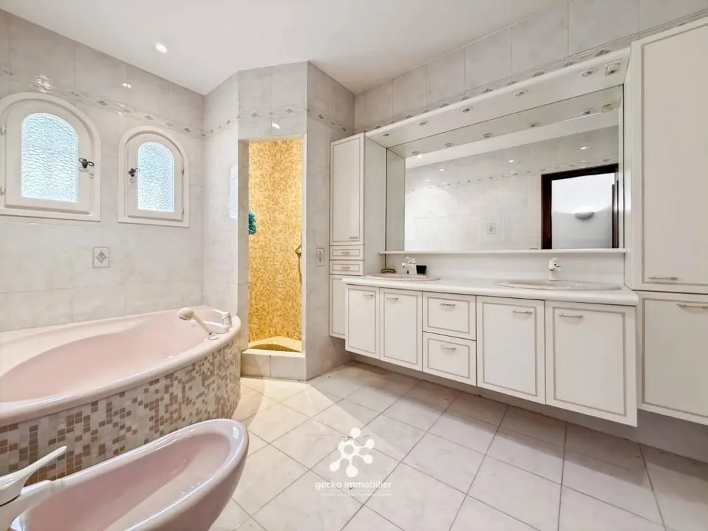 Vannitoad - House with Terrace and Garden in Vence