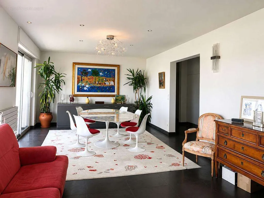 Soggiorno - Traversant Flat with Balconies in Roanne